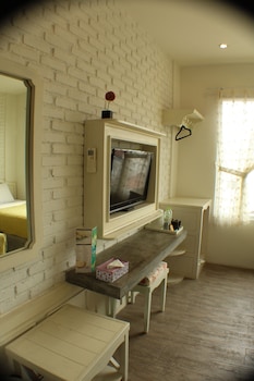 Summerbird - Bed And Brasserie,Jalan Ksatriaan No. 11,3 star