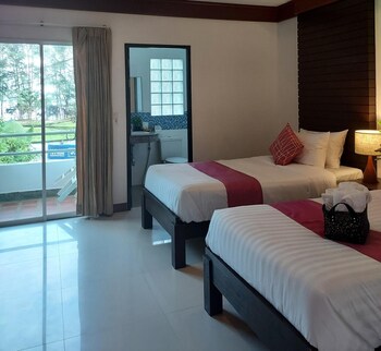 naithon beach mansion
