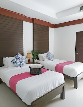 naithon beach mansion