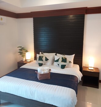 naithon beach mansion