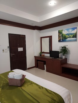 naithon beach mansion