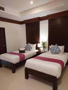 naithon beach mansion