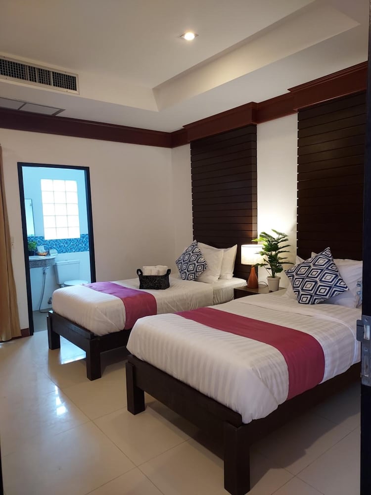 naithon beach mansion