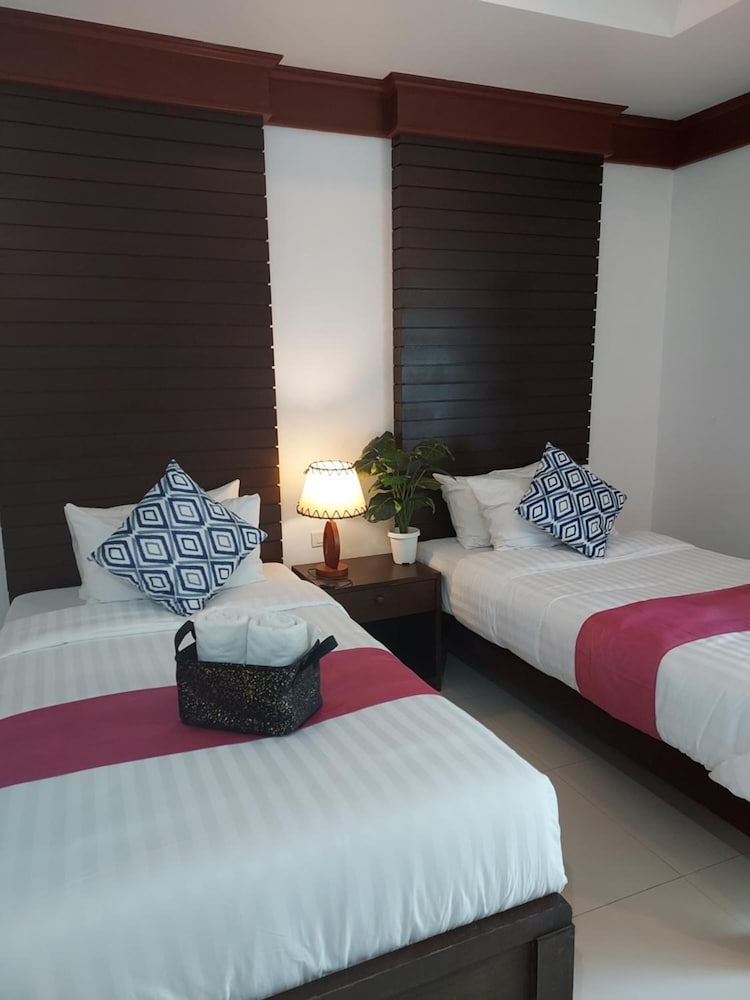 naithon beach mansion