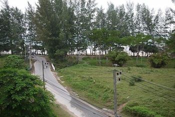 naithon beach mansion