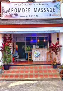 naithon beach mansion