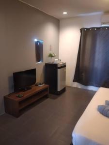 white monkey guesthouse