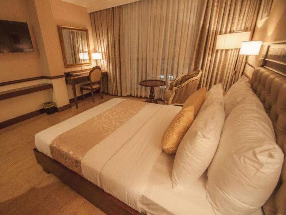 central hotel and residences
