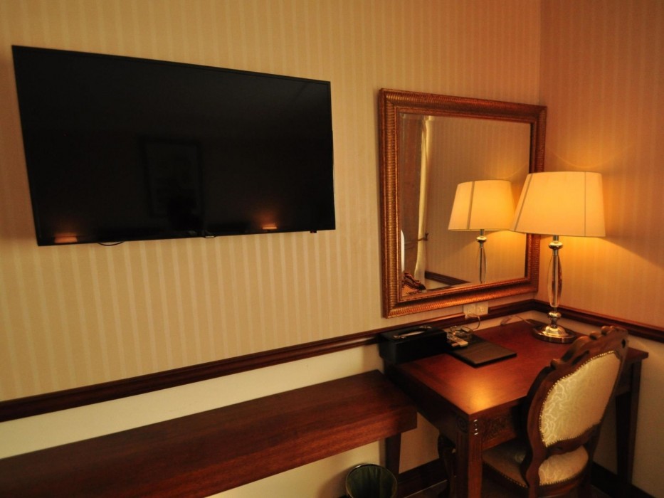 central hotel and residences