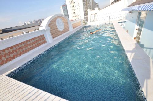 central hotel and residences