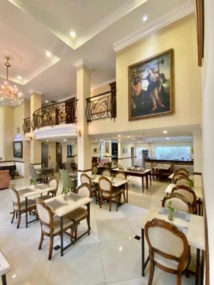 central hotel and residences