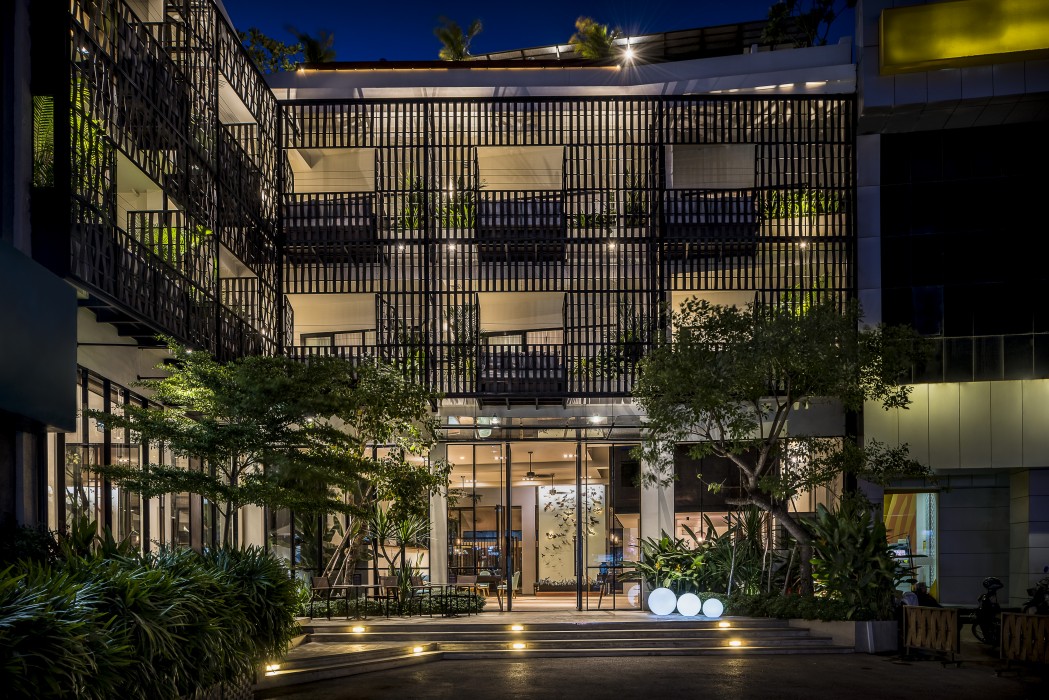 the aviary hotel