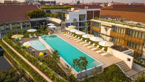 the aviary hotel