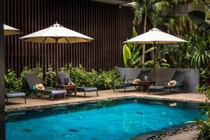 the aviary hotel