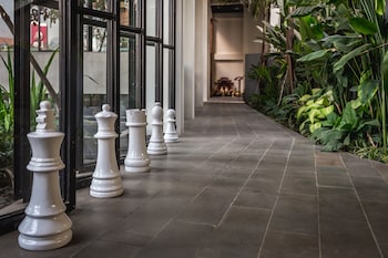 the aviary hotel