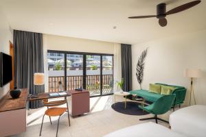 the aviary hotel