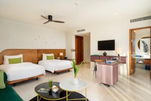 the aviary hotel