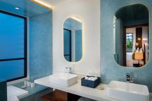 the aviary hotel