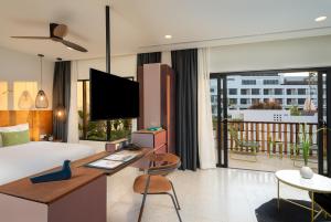 the aviary hotel