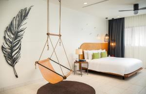 the aviary hotel