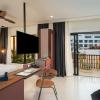 the aviary hotel