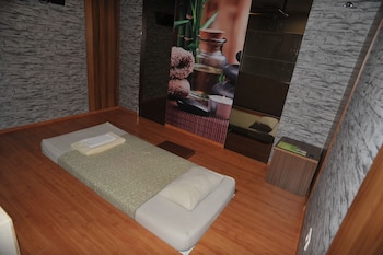 New Hollywood Hotel,Riau>>Pekanbaru,3 star