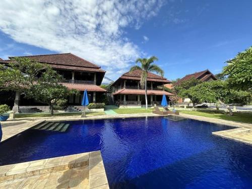 tulamben wreck divers