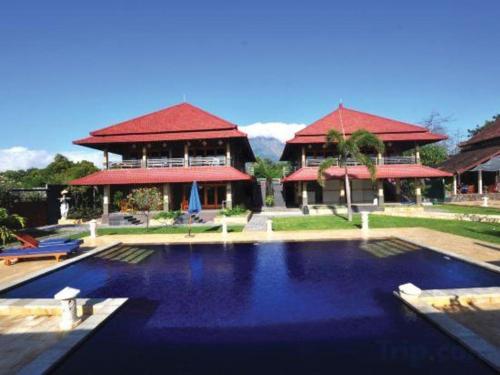 tulamben wreck divers