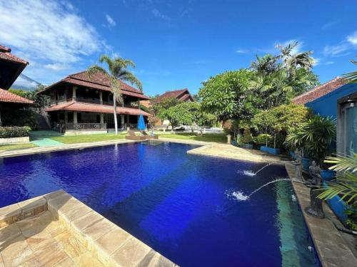 tulamben wreck divers