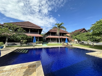 tulamben wreck divers