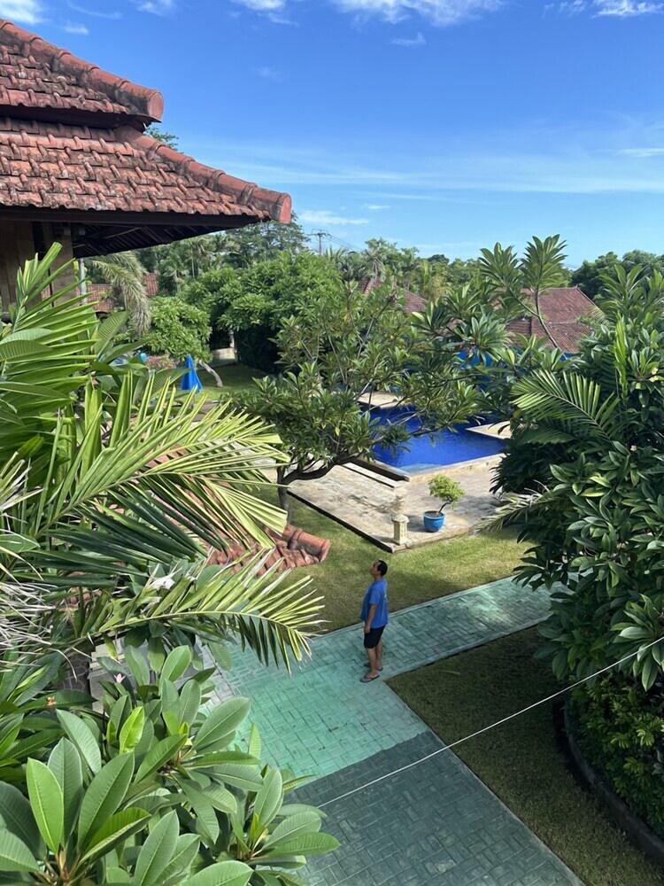 tulamben wreck divers