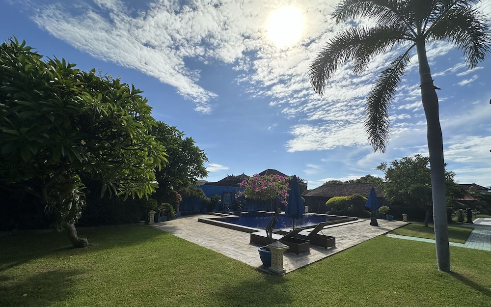 tulamben wreck divers