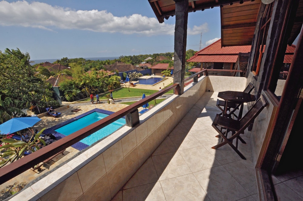 tulamben wreck divers