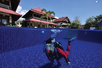 tulamben wreck divers