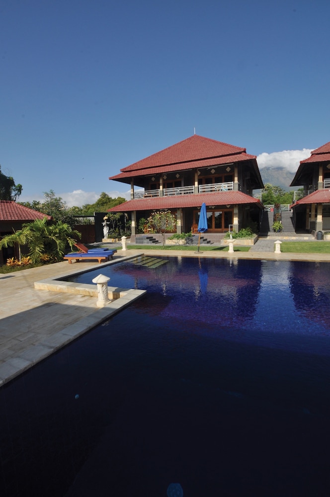 tulamben wreck divers