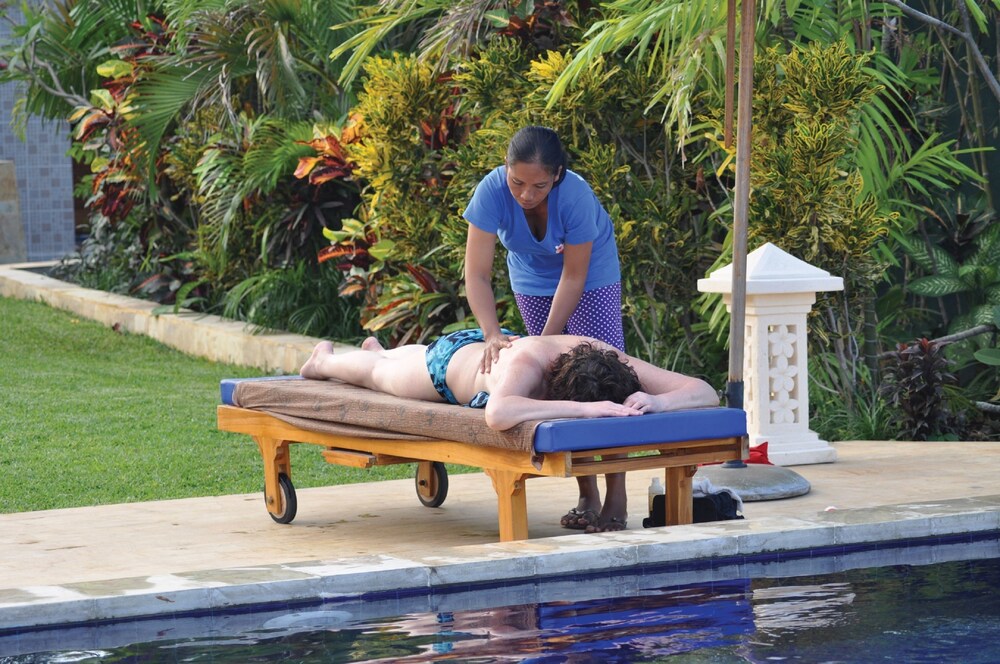 tulamben wreck divers