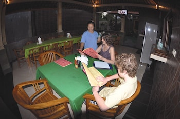 tulamben wreck divers