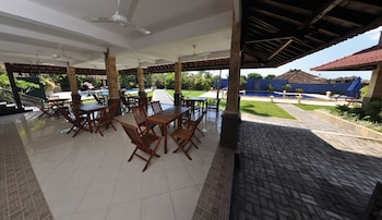 tulamben wreck divers