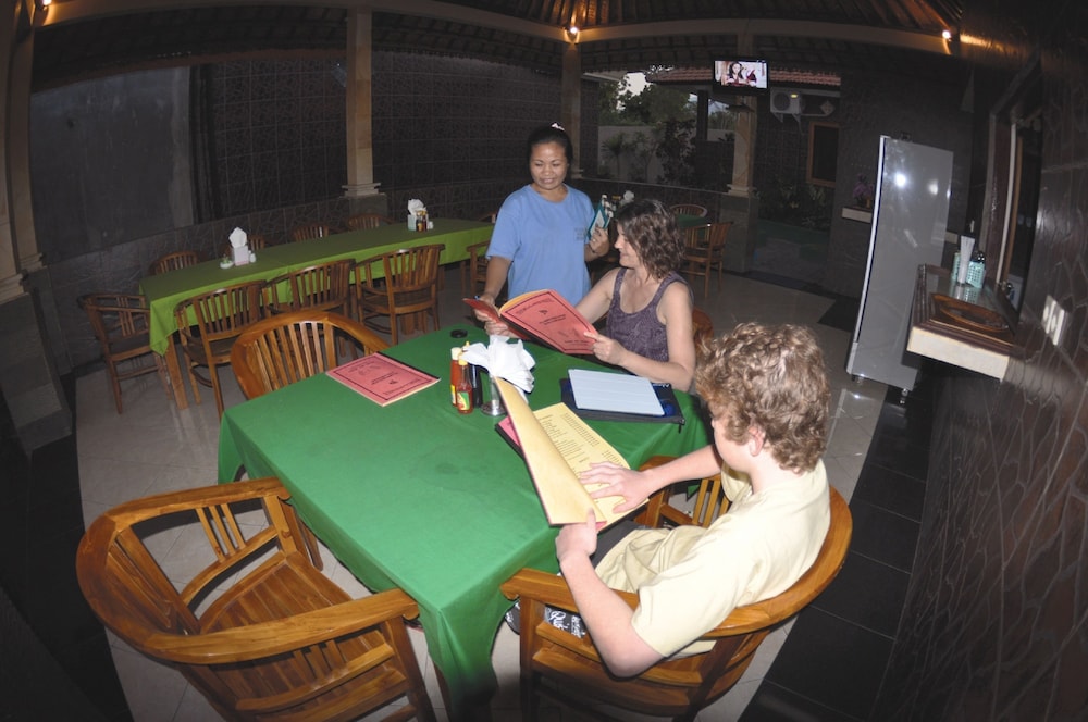 tulamben wreck divers