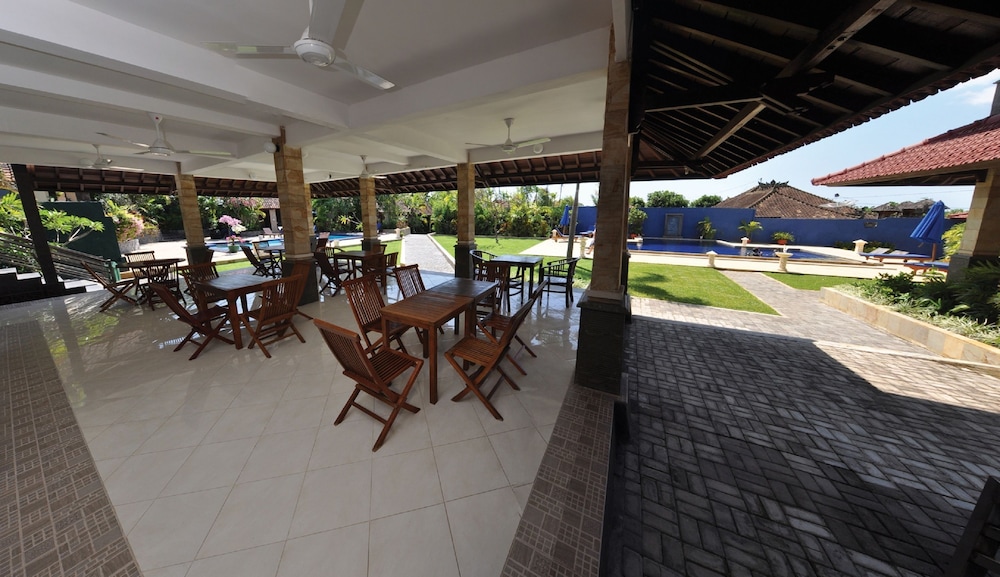 tulamben wreck divers