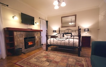 tudor cottages mt dandenong