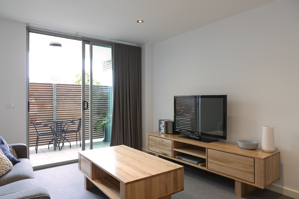 The Dolphin Apartments,Marengo>>Apollo Bay,5 star