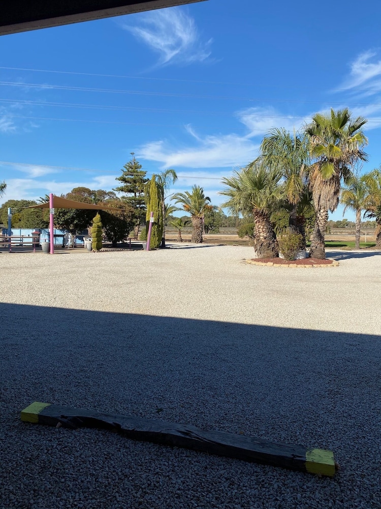 paddle steamer motel