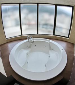 Madisson Hotel,Near Our Lady Of Lebanon Cable Car,4 star