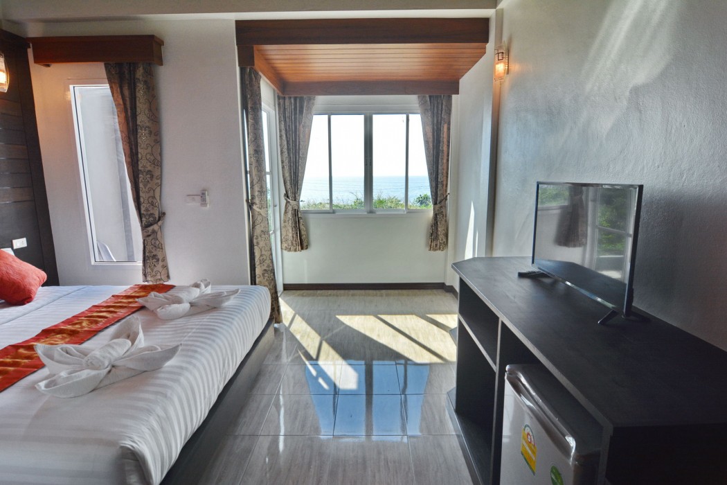 the sea at lanta hotel