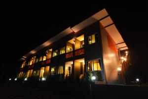 the sea at lanta hotel