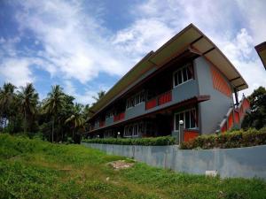 the sea at lanta hotel