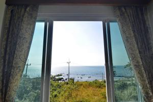 the sea at lanta hotel