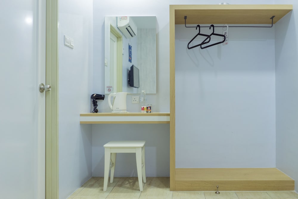 lighthouse hotel and shortstay