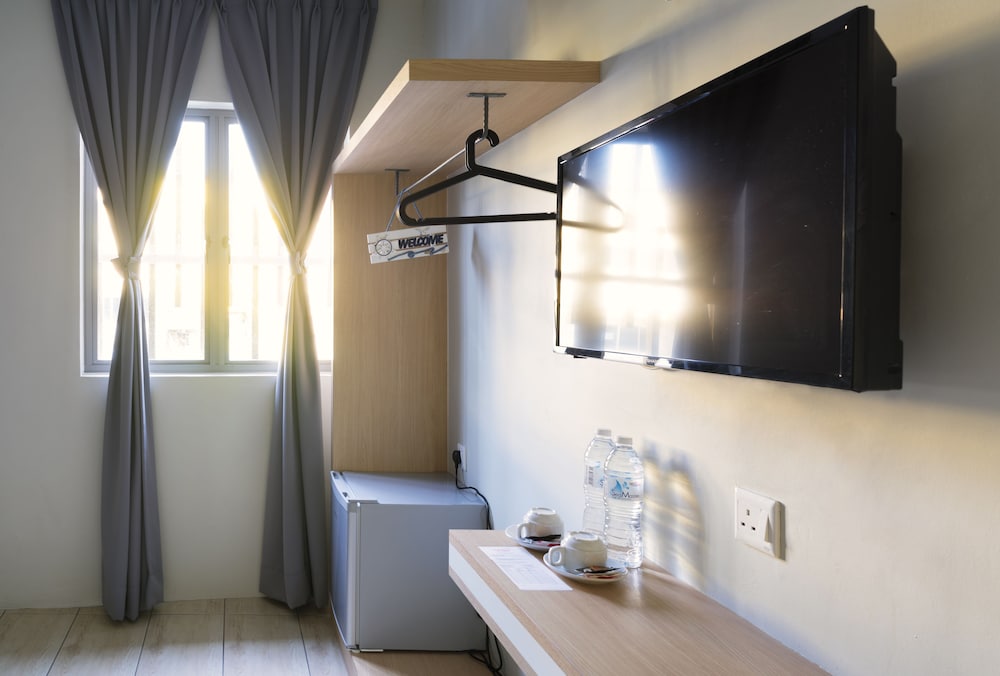 lighthouse hotel and shortstay